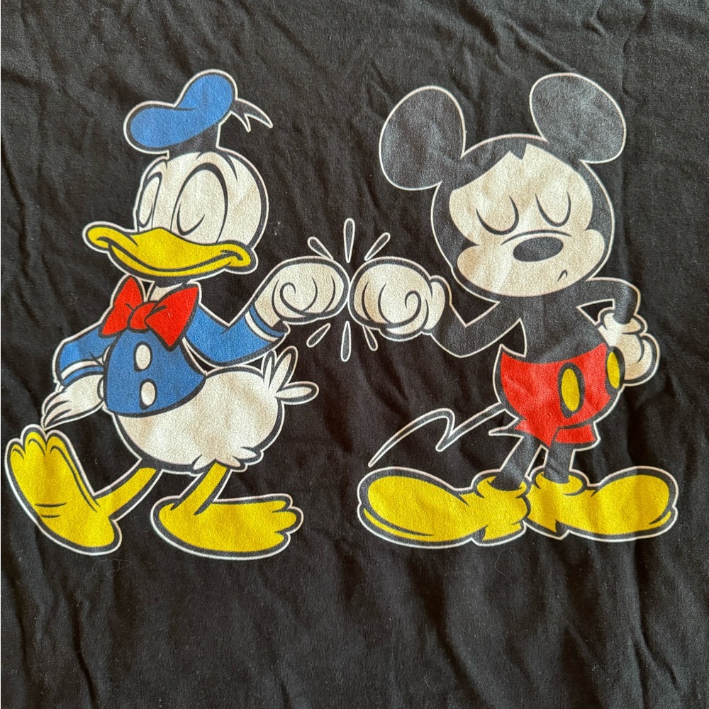 Juniors Women’s Black Donald & Mickey Graphic tshirt M